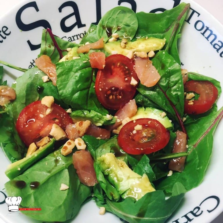Salade Saumon Avocat Tomate et Noix de Cajou Mimi Cuisine